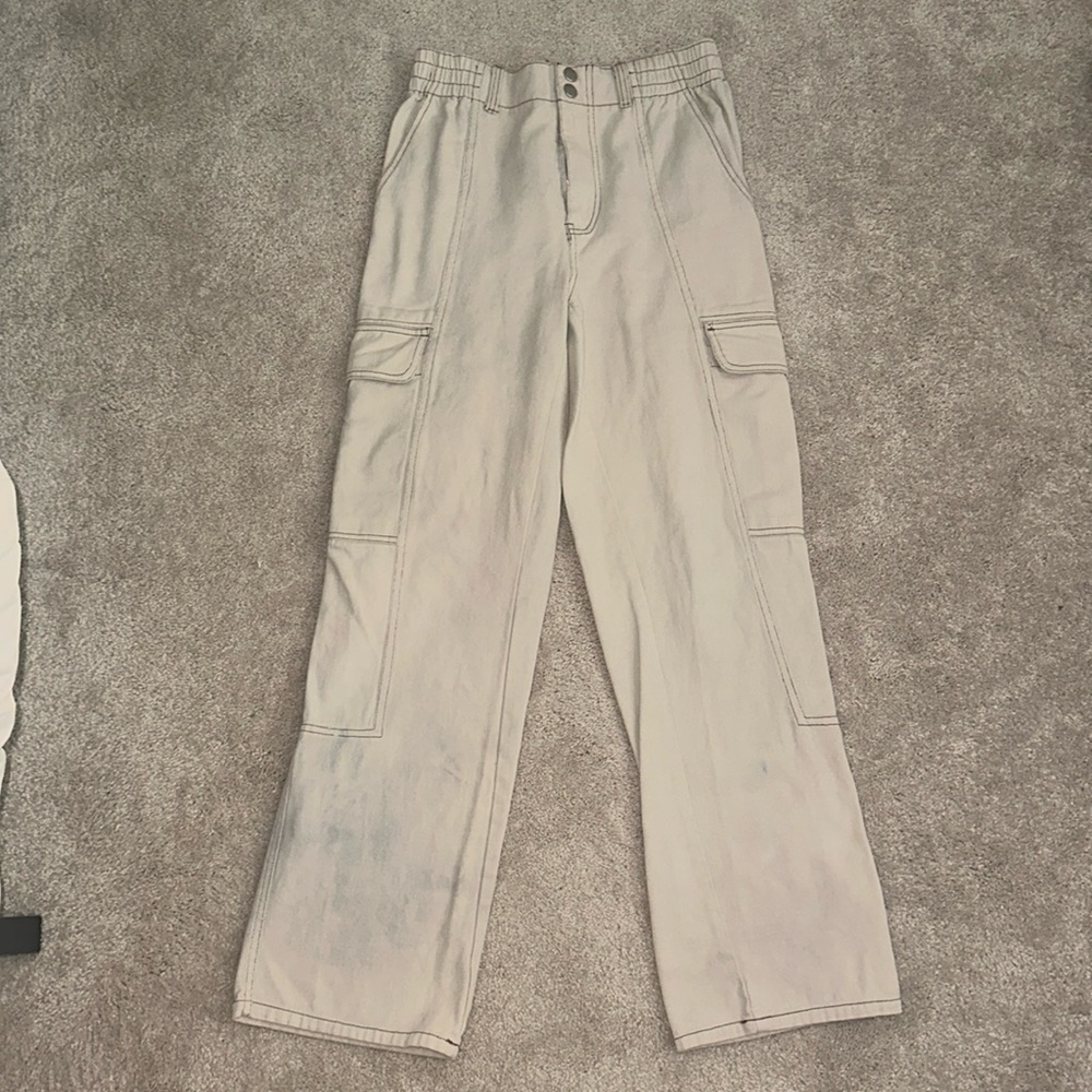 Women’s cargo pants. Size medium.